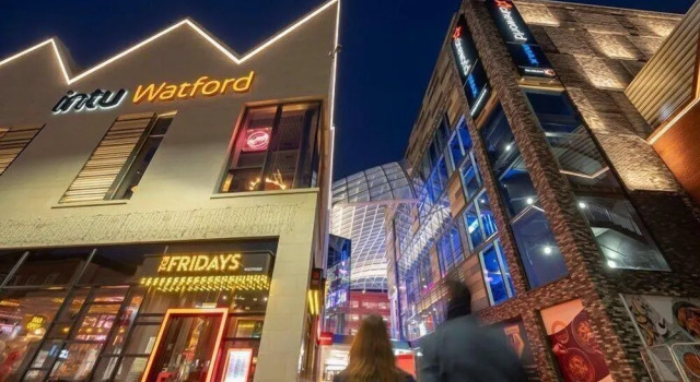 Watford stays - 4bed house, Забронировать Дом для отпуска Уотфорд Хартфордшир, рядом с Watford Palace Theatre