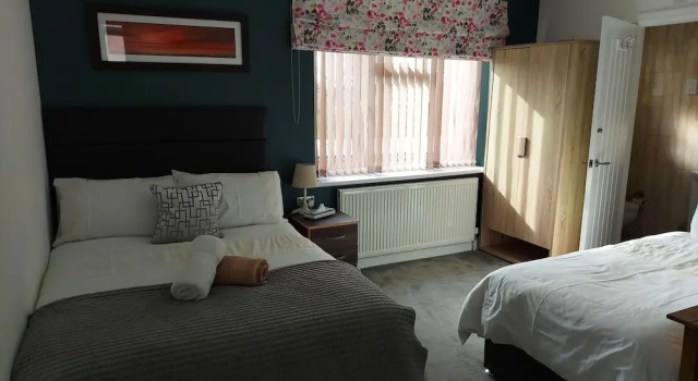 Room-family Room With Private Bathroom, Rezervați Pensiune Edgware Londra Mare, aproape de Canons Park