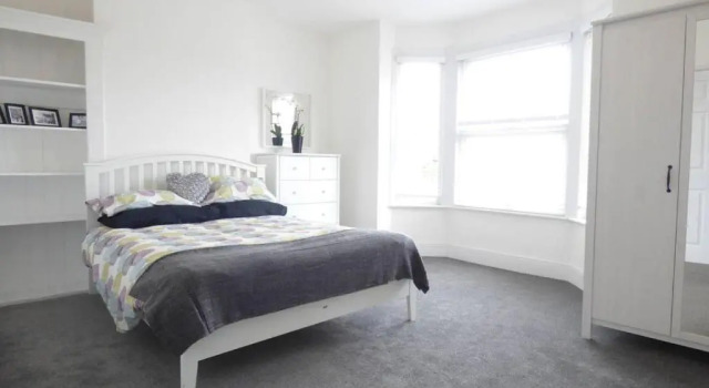 Modern 4BR Victorian Home Near Luton Airport