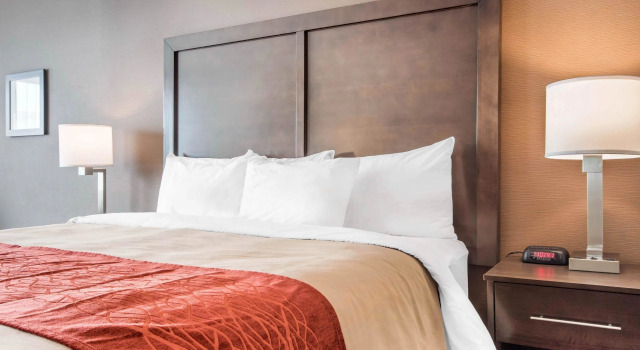 Comfort Inn & Suites, Buchen Sie Hotel Hotels in British Columbia mit Pool, Schwimmbad