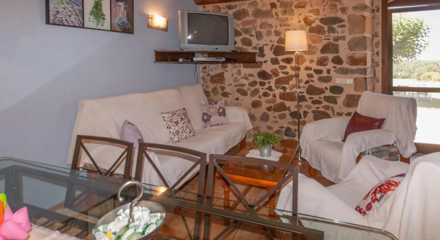 Catalan Farmhouse With Round Pool in the Middle of Forest, Reservar Hotel Cassa de la Selva 