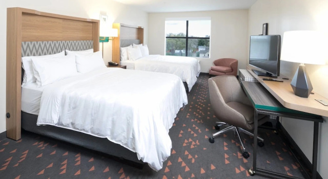 Четырёхместный номер Premium Holiday Inn Hotel & Suites - Mount Pleasant by IHG