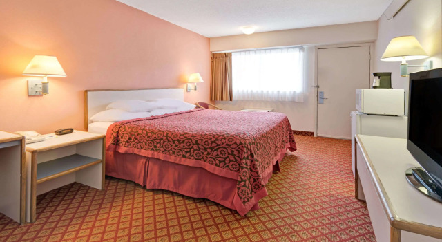 Days Inn by Wyndham Overland Park/Metcalf/Convention Center