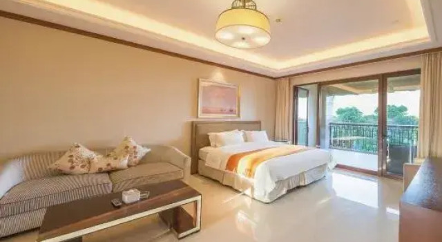 Семейный люкс с балконом и с видом на сад Lvcheng Zhujiajian Dongsha Holiday Hotel