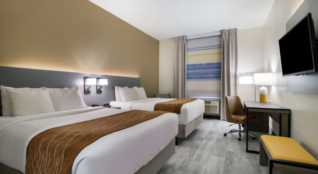 Четырёхместный номер Standard Comfort Inn & Suites Victoria North