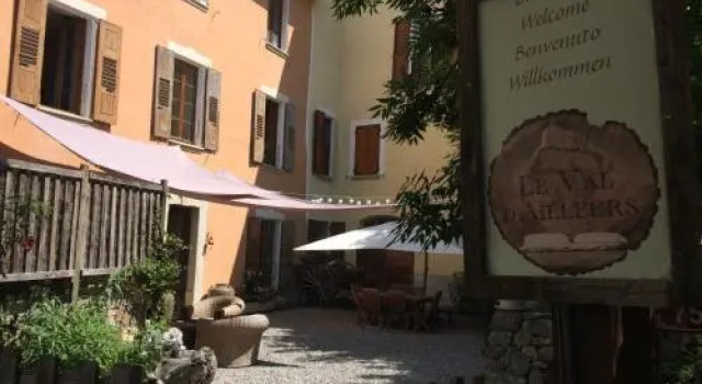 Le Val dAilleurs, Book Hotel Jausiers Ubaye Valley