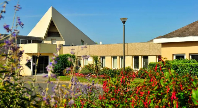 The Sénéquet VTF Holiday Village To Blainville, Забронировать Отель Отели Бленвиль-сюр-Мер с бассейном, рядом с Гольф-клуб Coutainville, Бассейн