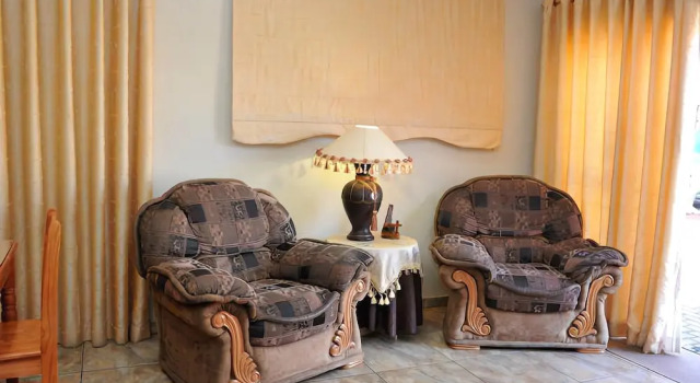 Agros Guest House, Buchen Sie Pension Kimberley Nordkap
