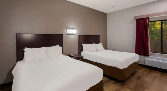Standard Vierer Zimmer Rodeway Inn Brandon - Jackson East