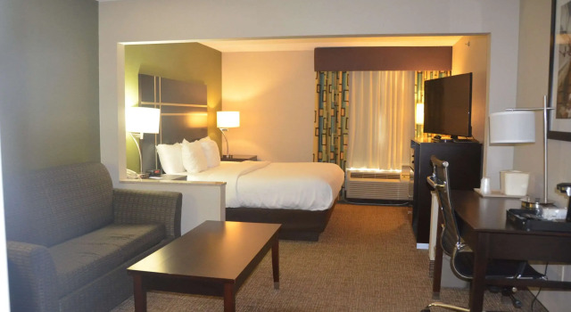 Двухместный люкс Comfort Inn & Suites Maumee - Toledo I80-90