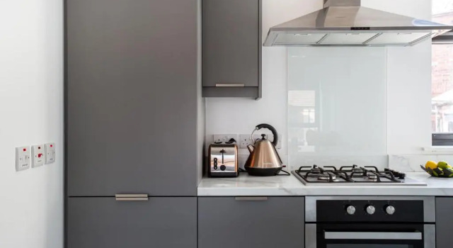 Апартаменты Modern Luxury Apartment, Sleeps 6, Best Location