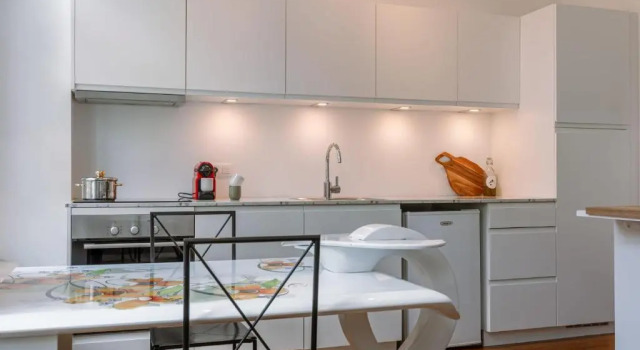 Charming and spacious apartment with inner courtyard in the heart of Antwerp, Prenota Appartamento  