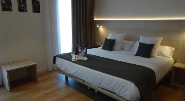 Полулюкс Hotel Emporium