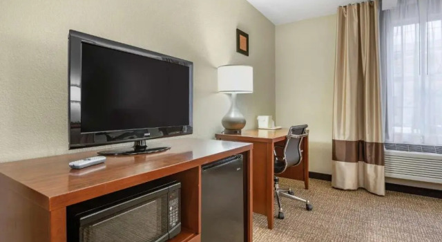 Номер Standard Comfort Inn Splash Harbor