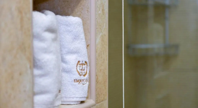 Hotel Emrovic Raj, Buchen Sie Hotel Novi Pazar Zentralserbien