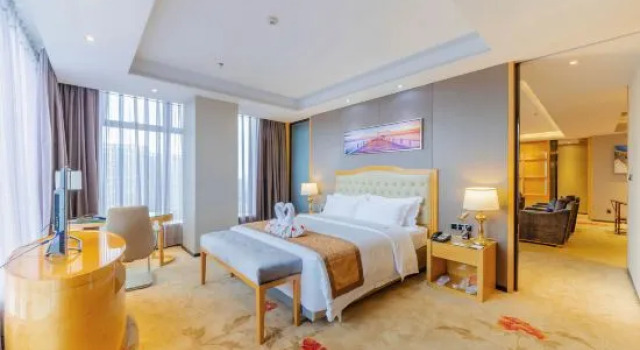 Двухместный люкс Deluxe Golden Phoenix International Hotel