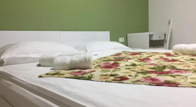 Четырёхместный номер Standard с балконом Villa Flowers