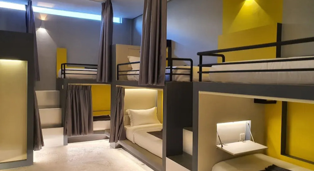 Кровать в общем номере (мужской номер) The Twizt - Lifestyle Hostel & Hotel