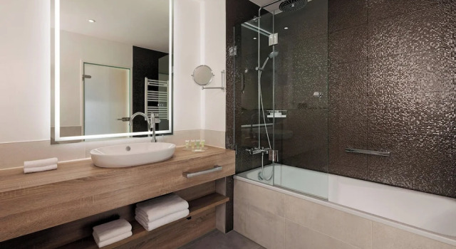 Двухместный полулюкс Courtyard by Marriott Hamburg Airport