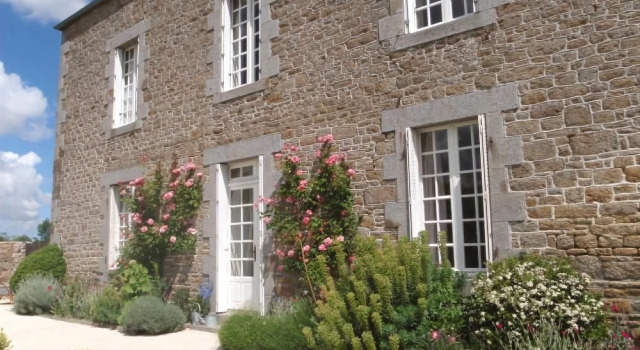 Gites du Manoir de lOrmelais, Забронировать Отель Драге-Ронтон 