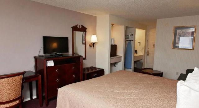 Номер Standard The Wisconsin Hotel & Conference Center