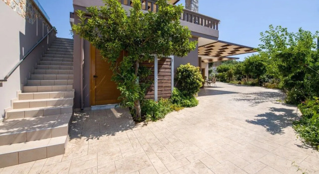 Villa Lady Dafni with private heated pool, Забронировать Вилла Отели Малеме с парковкой, Парковка