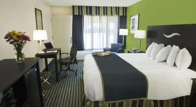 Номер Standard Days Inn by Wyndham Richmond Hill/Savannah