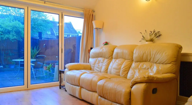 Spacious 2 Bedroom House With Garden in Islington, Varaa Lomakoti Mökit kohteessa Merseyside, Mökki