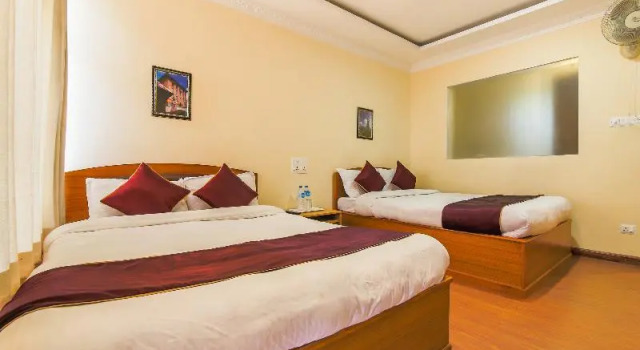 Himalayan House Resort, Забронировать Курортный отель Отели Дхуликхел с завтраком, Завтраки
