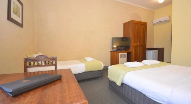 Четырёхместный номер Standard Central Springs Inn