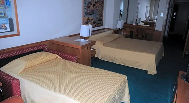 Трёхместный номер Hotel Galileo