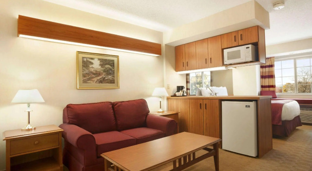 Двухместный люкс Microtel Inn & Suites by Wyndham Ann Arbor