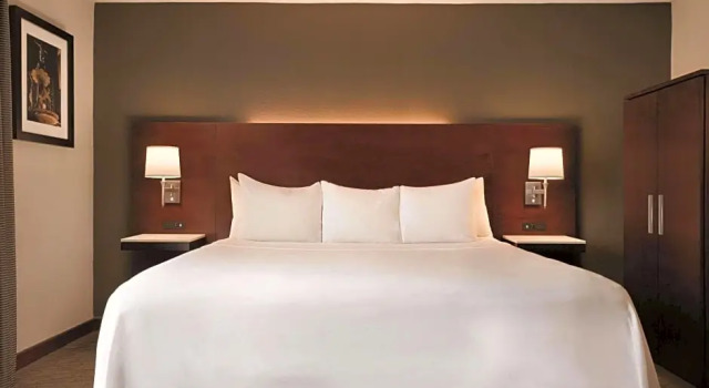 Четырёхместный номер Standard Radisson Hotel Cincinnati Riverfront