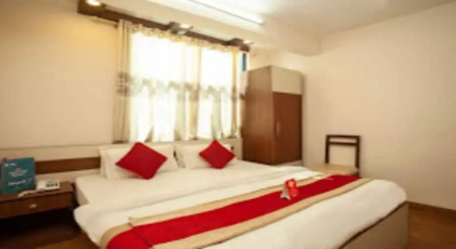 Люкс MeroStay 022 Hotel Royal Kusum