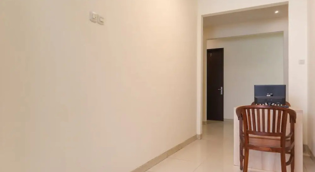 OYO 2768 OQ Residence, Забронировать Отель Ментенг Джакарта, рядом с Парк Таман Суропати