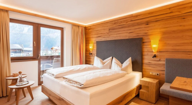 Полулюкс с балконом и с видом на горы Ferienhotel Sonnenhof
