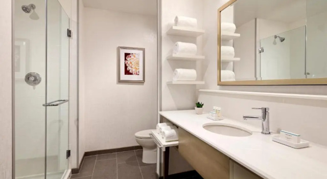 Номер с видом на внутренний двор Hampton Inn Long Beach Airport, Ca