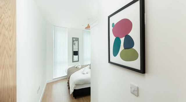 Price & Weeks - Winchester Suite (with Parking)