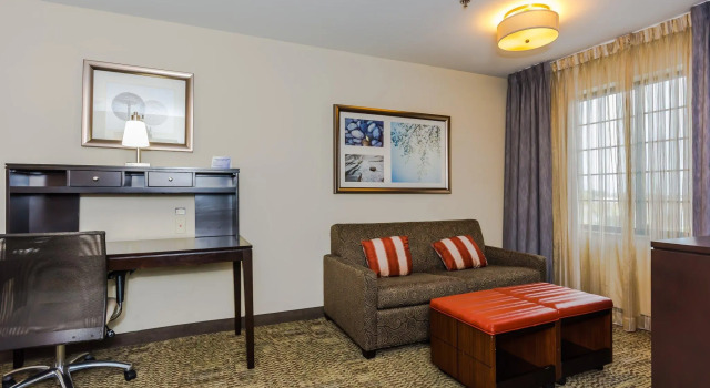 Двухместный люкс c 1 комнатой Staybridge Suites Grand Forks by IHG