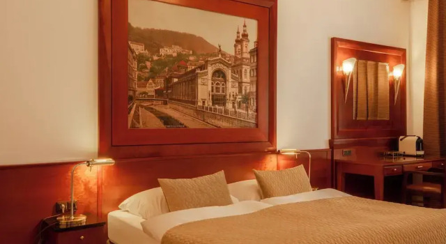 Двухместный номер Deluxe с балконом и с видом на город Hotel Golden Lamb