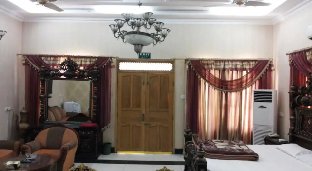 Holiday Inn Guest House