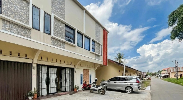 RedDoorz Syariah @ Diva Residen Kasturi 1, Book Hotel Hoteller i Jambi med parkering, Parkering