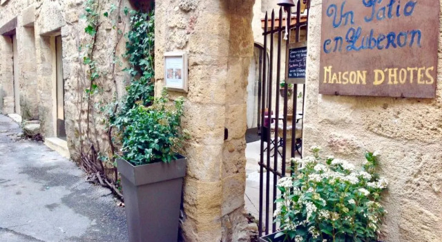 Un Patio en Luberon, Rezerwuj Hotel Ansouis Luberon