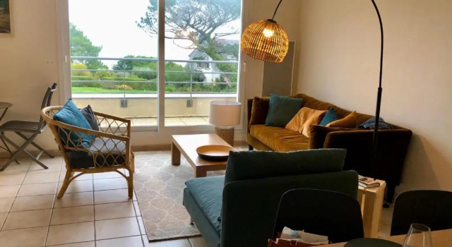 Апартаменты Appartement vue mer à 100m de la plage au centre de Carantec