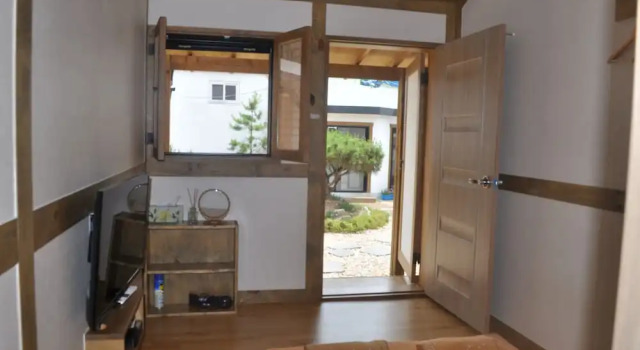 Двухместный номер Standard Jeonju Tosarang Guesthouse