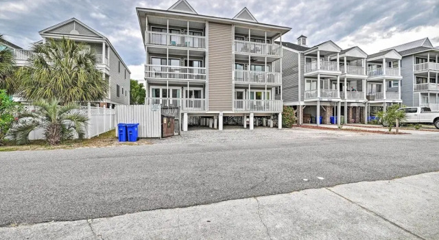 Couples Retreat w/ Balcony in Surfside Beach!
