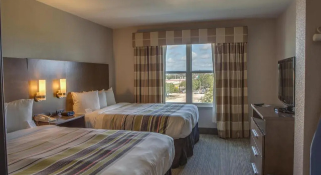 Четырёхместный люкс c 1 комнатой Country Inn & Suites by Radisson, Harlingen, TX