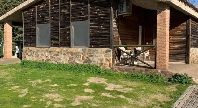 Бунгало Hostal - Bungalows Camping Cáceres