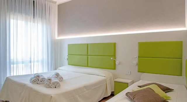 Трёхместный номер Standard с балконом Hotel Bareta