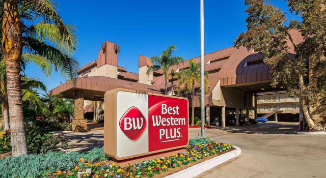 Люкс с балконом Best Western Plus Irvine Spectrum Hotel